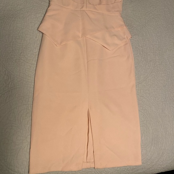 Gorgeous Pale Blush-Pink Zip Back Peplum Dress - Picture 4 of 7